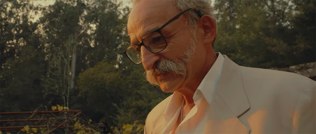 Fermín, personaje del cortometraje Konnichiwa de Imatia, ensayando su saludo